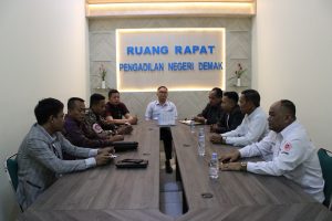 Puluhan Advokad Datangi Pengadilan Negeri Demak, Terkait Pemindahan Tahanan Kasus Yayasan Sunan Kalijaga Kadilangu