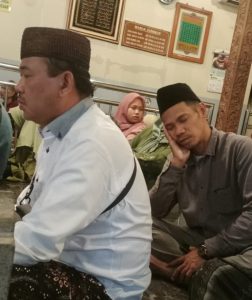 Pemdes dan Kaspem Ahmad Rofi’i Ajak Perangkat Desa Banjaragung Berziarah ke Makam Wali Demi Keselamatan Warga