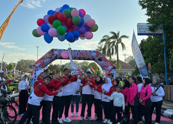 Polres Jepara Gelar Fun Bike Bersama Masyarakat Dalam Memeriahkan Hari Bhayangkara Ke-79