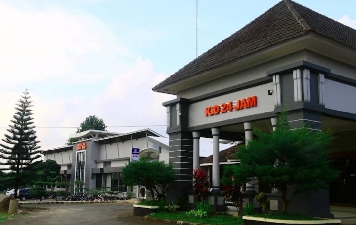 Relawan Ambulans Jepara Keluhkan Pungutan Parkir di RSUD Rehatta: “Yang Dipungut Bukan Hanya Uang, Tapi Nurani”