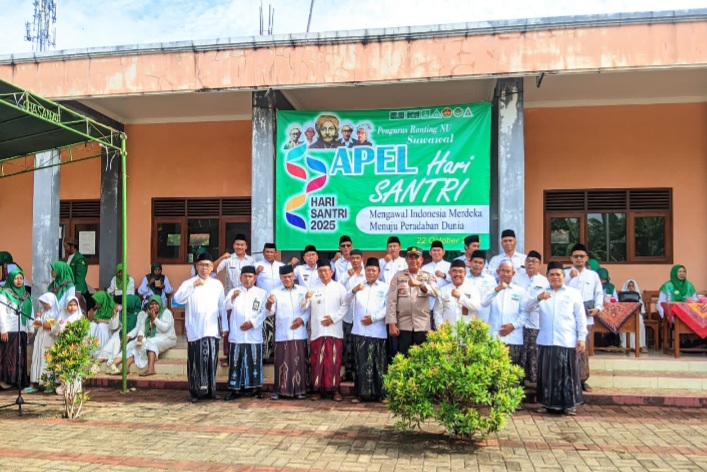 Kapolsek Mlonggo Hadiri Apel Hari Santri di Suwawal: Meneguhkan Peran Santri dalam Peradaban Dunia