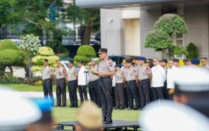 *Kapolda Jateng Beri Penghargaan Personel dan Mitra Berprestasi, Dorong Polisi Adaptif Hadapi Generasi Digital*
