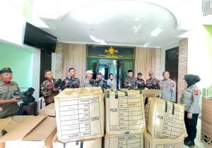 *Wujud Kepedulian, Polda Jateng Salurkan Ratusan Sepatu PDL untuk Dukung Tugas Lapangan Banser*