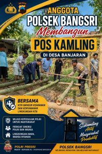 Jelang HUT RI ke-80, Anggota Polsek Bangsri Brigadir Revangga Bangun Pos Kamling Bersama Warga