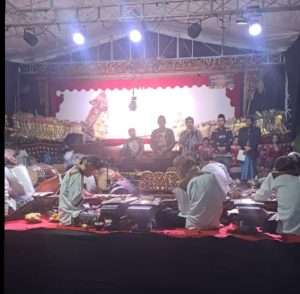 Pemdes Sekuro Gelar Sedekah Bumi dan HUT ke-387, Nanggap Wayang Kulit Lakon “Wahyu Ponco Sejati”