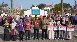 Mas Wiwit Serahkan Kartu Sarjana Jepara kepada 830 Mahasiswa di Kabupaten Jepara
